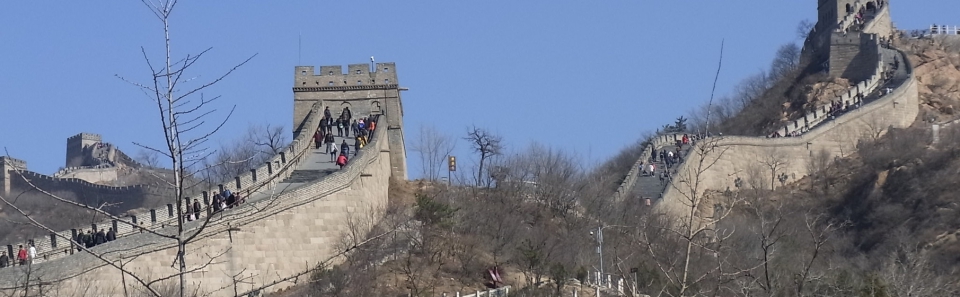 Die große Mauer nicht allzu weit von Peking